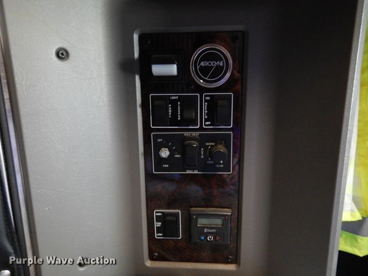 image for item DM5078 2014 Kenworth T660  semi truck