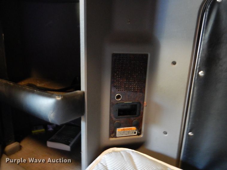 image for item DM5078 2014 Kenworth T660  semi truck