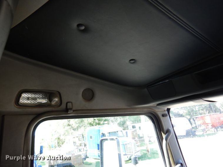 image for item DM5078 2014 Kenworth T660  semi truck