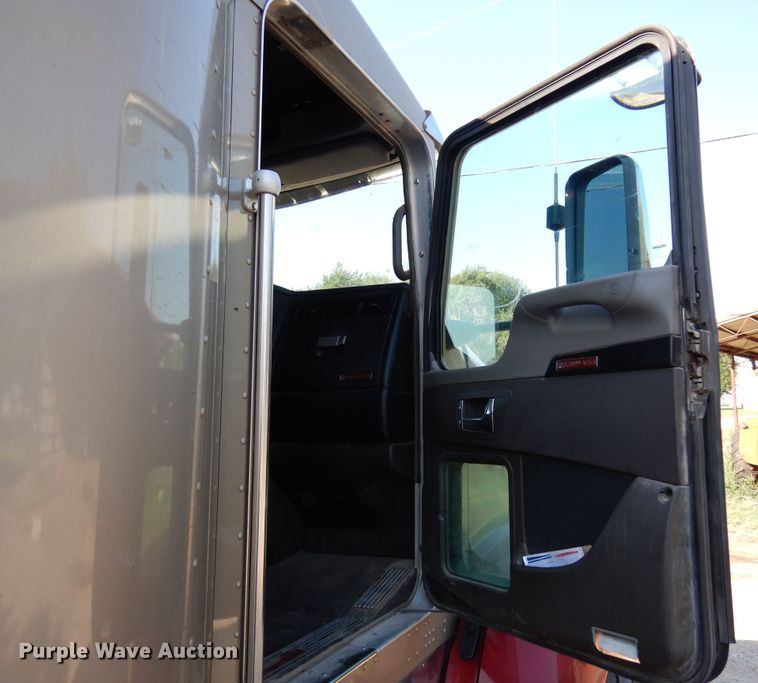 image for item DM5078 2014 Kenworth T660  semi truck