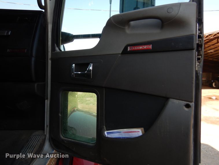 image for item DM5078 2014 Kenworth T660  semi truck