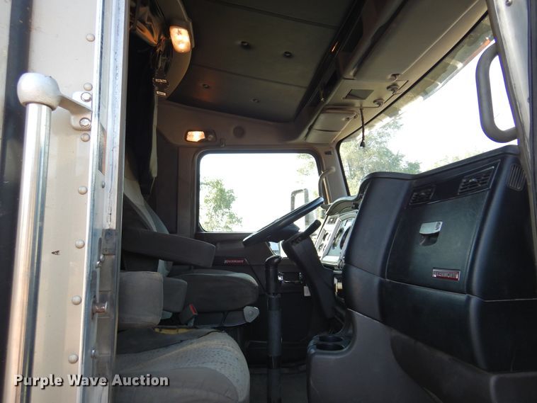 image for item DM5078 2014 Kenworth T660  semi truck