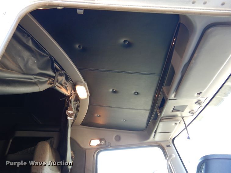 image for item DM5078 2014 Kenworth T660  semi truck