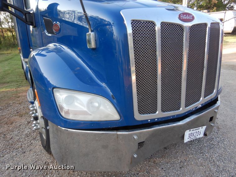 image for item DM5079 2015 Peterbilt 579  semi truck