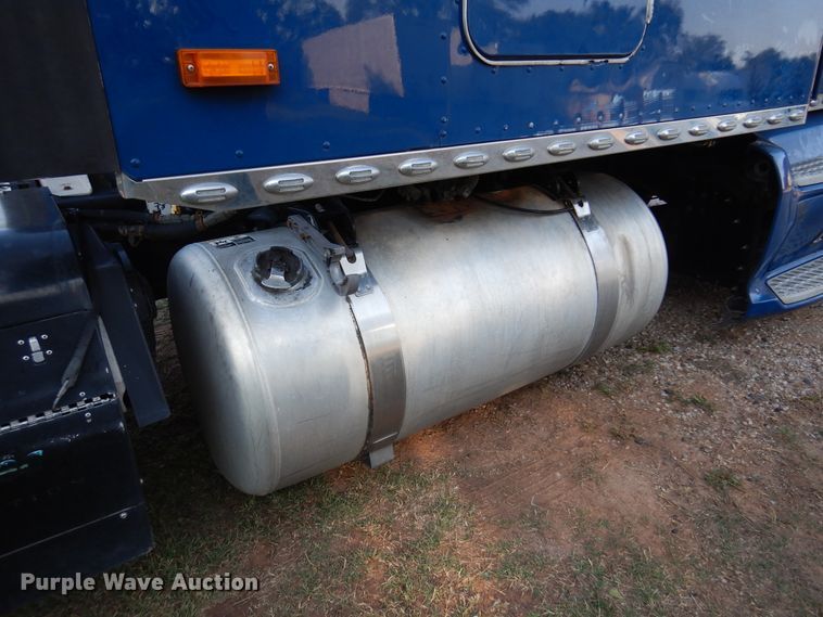 image for item DM5079 2015 Peterbilt 579  semi truck