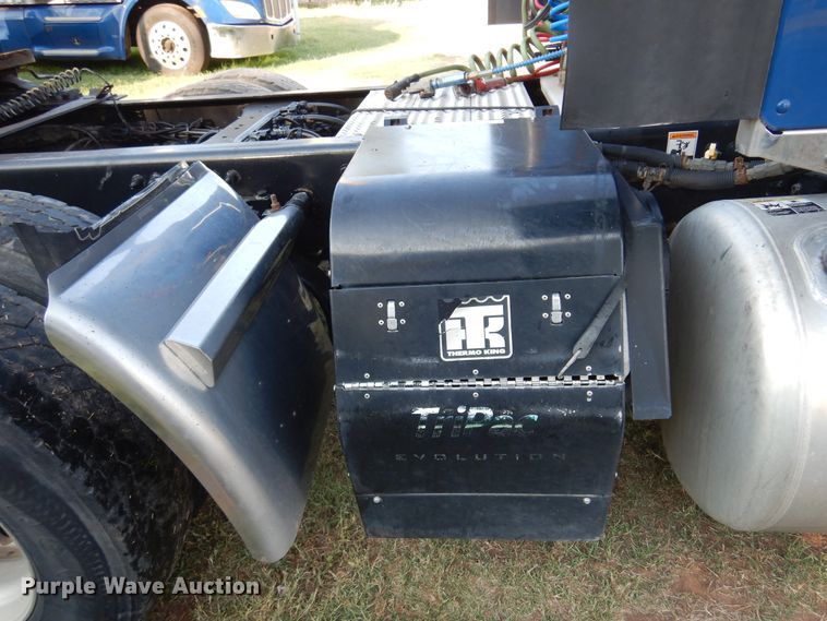 image for item DM5079 2015 Peterbilt 579  semi truck