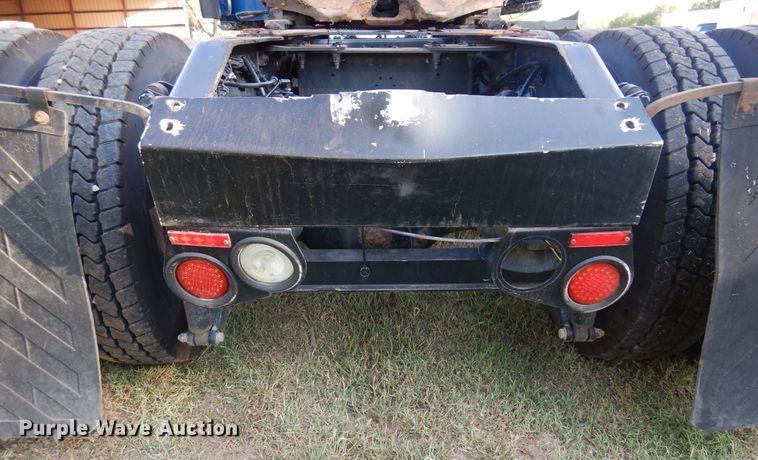 image for item DM5079 2015 Peterbilt 579  semi truck