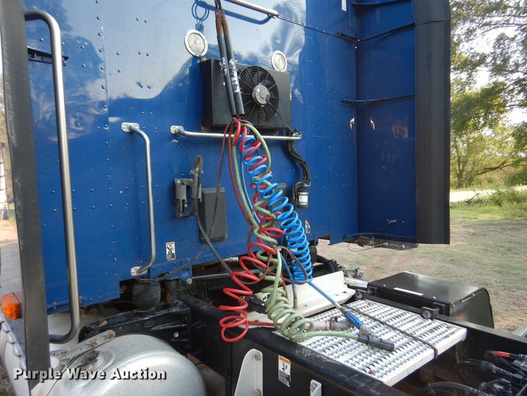 image for item DM5079 2015 Peterbilt 579  semi truck