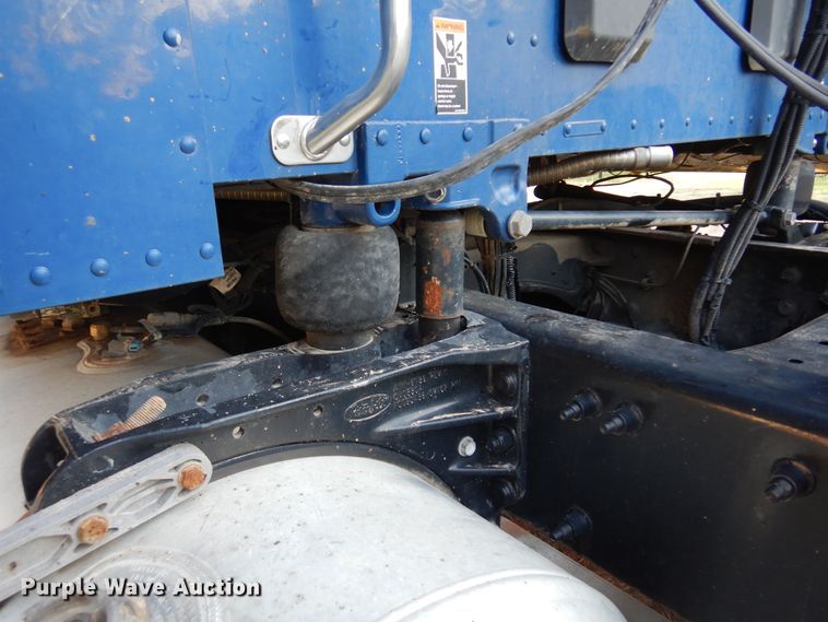 image for item DM5079 2015 Peterbilt 579  semi truck