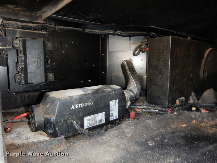 image for item DM5079 2015 Peterbilt 579  semi truck