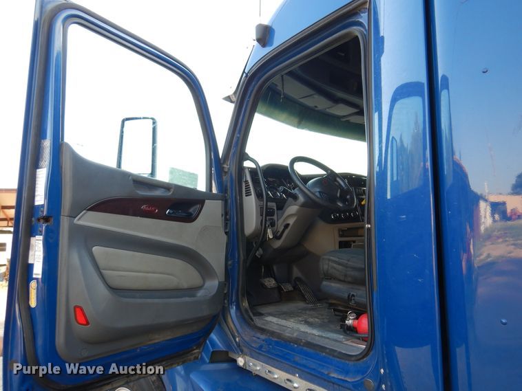 image for item DM5079 2015 Peterbilt 579  semi truck