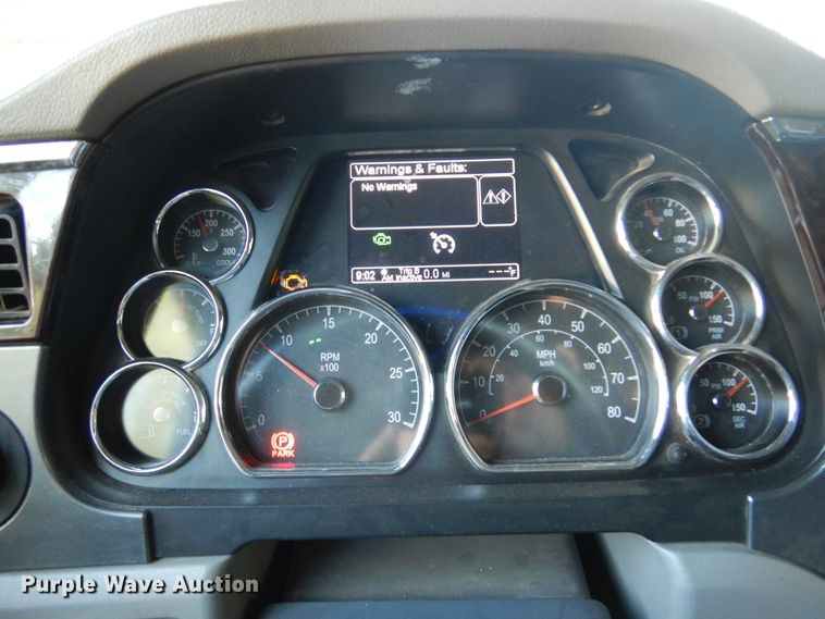 image for item DM5079 2015 Peterbilt 579  semi truck