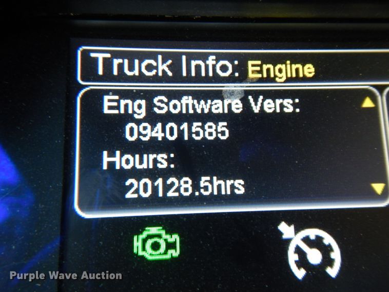 image for item DM5079 2015 Peterbilt 579  semi truck