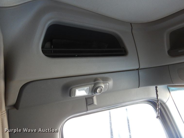 image for item DM5079 2015 Peterbilt 579  semi truck