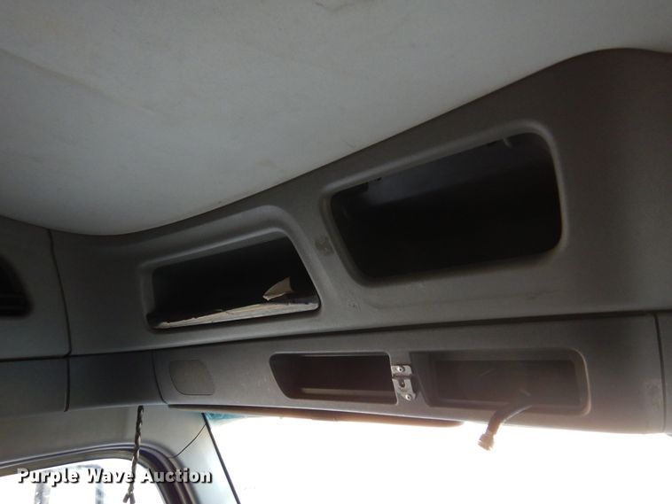 image for item DM5079 2015 Peterbilt 579  semi truck