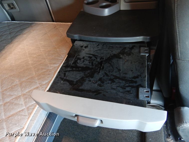 image for item DM5079 2015 Peterbilt 579  semi truck