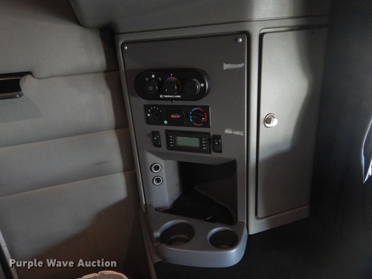 image for item DM5079 2015 Peterbilt 579  semi truck