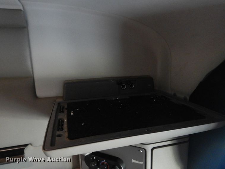 image for item DM5079 2015 Peterbilt 579  semi truck