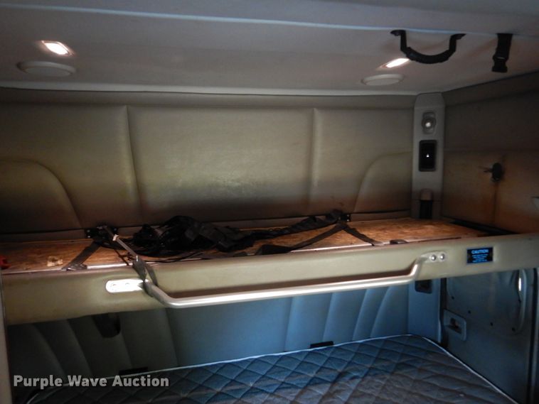 image for item DM5079 2015 Peterbilt 579  semi truck