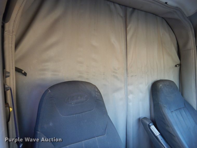 image for item DM5079 2015 Peterbilt 579  semi truck