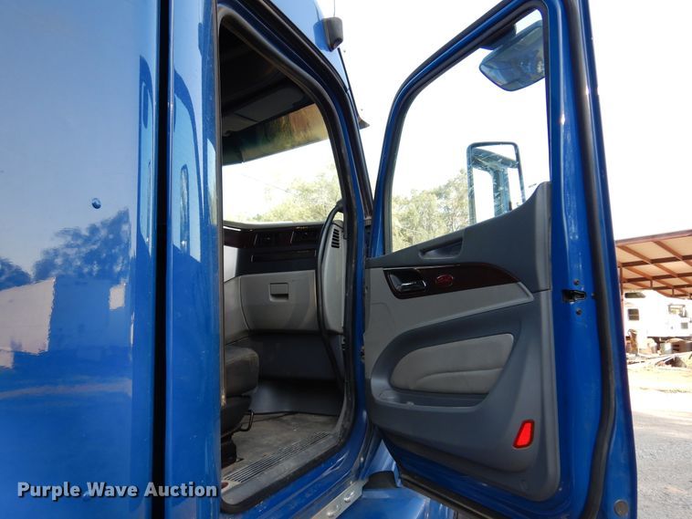 image for item DM5079 2015 Peterbilt 579  semi truck