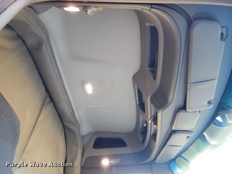 image for item DM5079 2015 Peterbilt 579  semi truck