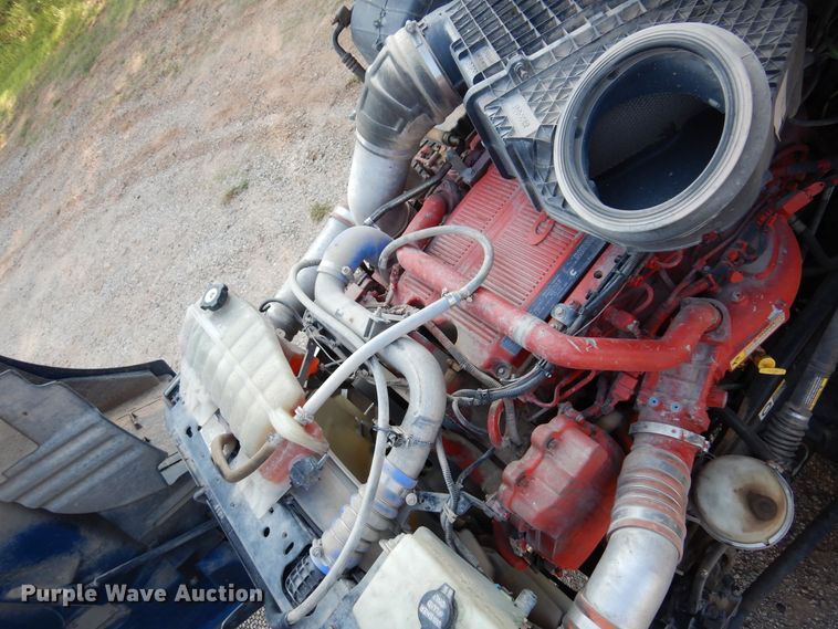 image for item DM5079 2015 Peterbilt 579  semi truck