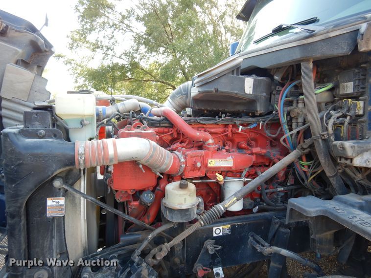 image for item DM5079 2015 Peterbilt 579  semi truck