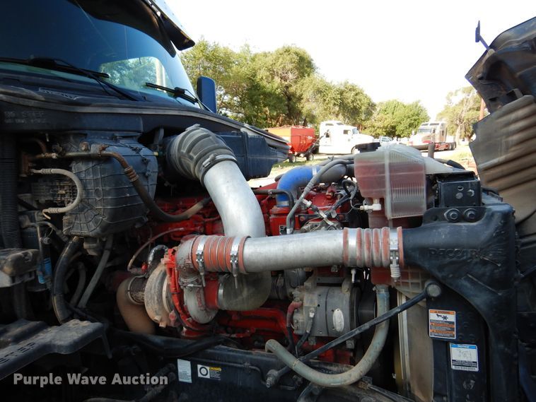 image for item DM5079 2015 Peterbilt 579  semi truck