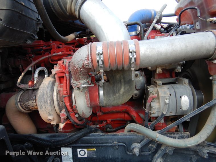 image for item DM5079 2015 Peterbilt 579  semi truck