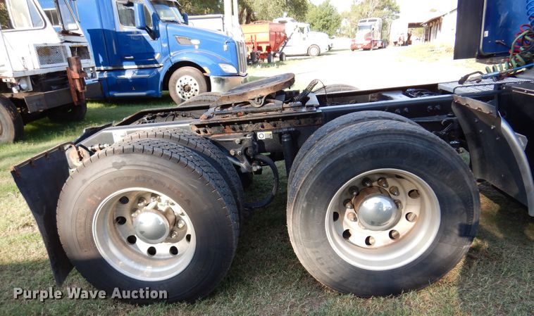 image for item DM5079 2015 Peterbilt 579  semi truck