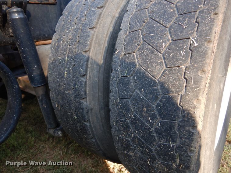 image for item DM5079 2015 Peterbilt 579  semi truck