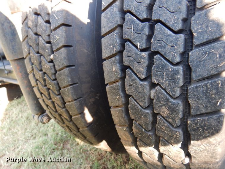 image for item DM5079 2015 Peterbilt 579  semi truck