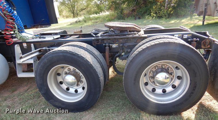 image for item DM5079 2015 Peterbilt 579  semi truck