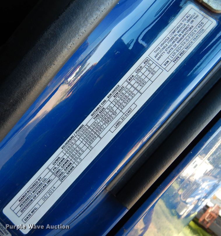 image for item DM5079 2015 Peterbilt 579  semi truck