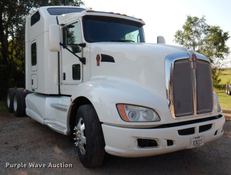 image for item DM5080 2012 Kenworth T660  semi truck