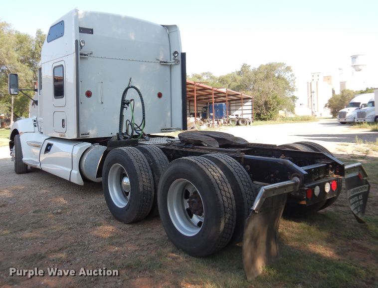 image for item DM5080 2012 Kenworth T660  semi truck