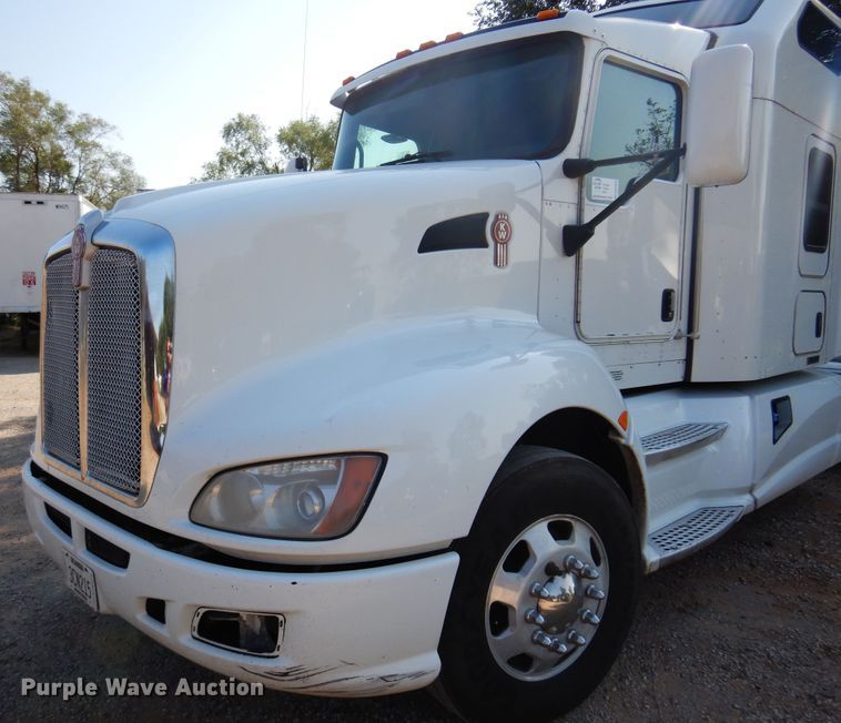 image for item DM5080 2012 Kenworth T660  semi truck