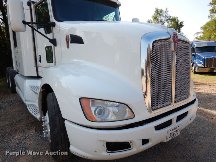 image for item DM5080 2012 Kenworth T660  semi truck