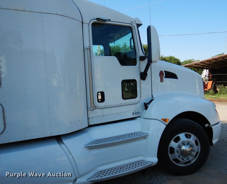 image for item DM5080 2012 Kenworth T660  semi truck