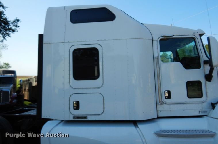 image for item DM5080 2012 Kenworth T660  semi truck