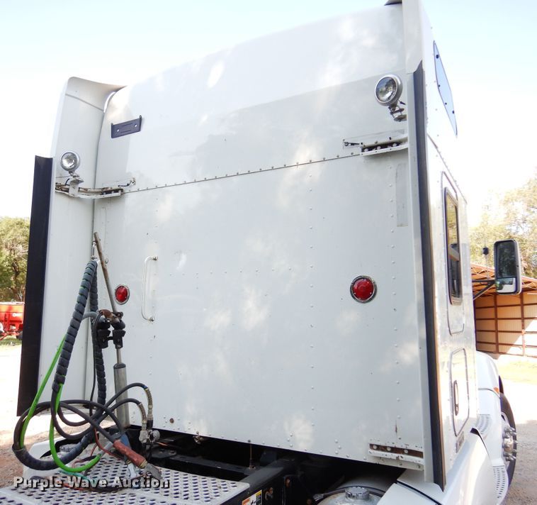 image for item DM5080 2012 Kenworth T660  semi truck