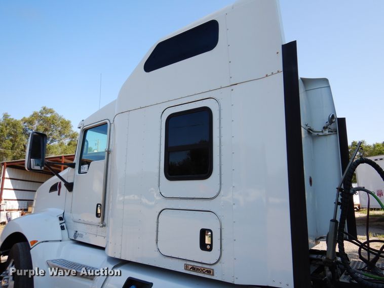 image for item DM5080 2012 Kenworth T660  semi truck