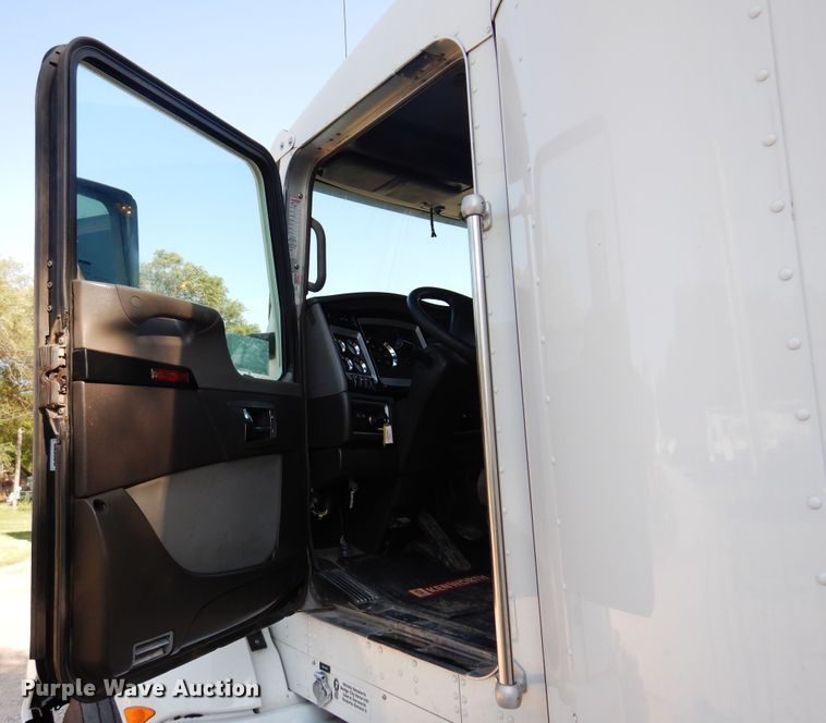 image for item DM5080 2012 Kenworth T660  semi truck