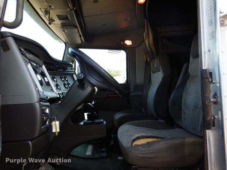 image for item DM5080 2012 Kenworth T660  semi truck