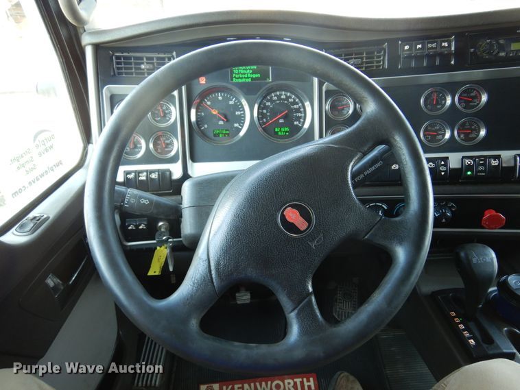 image for item DM5080 2012 Kenworth T660  semi truck