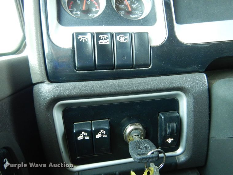 image for item DM5080 2012 Kenworth T660  semi truck