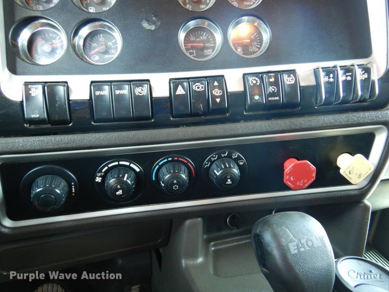 image for item DM5080 2012 Kenworth T660  semi truck