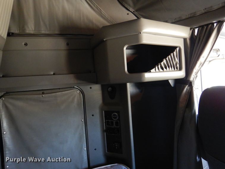 image for item DM5080 2012 Kenworth T660  semi truck