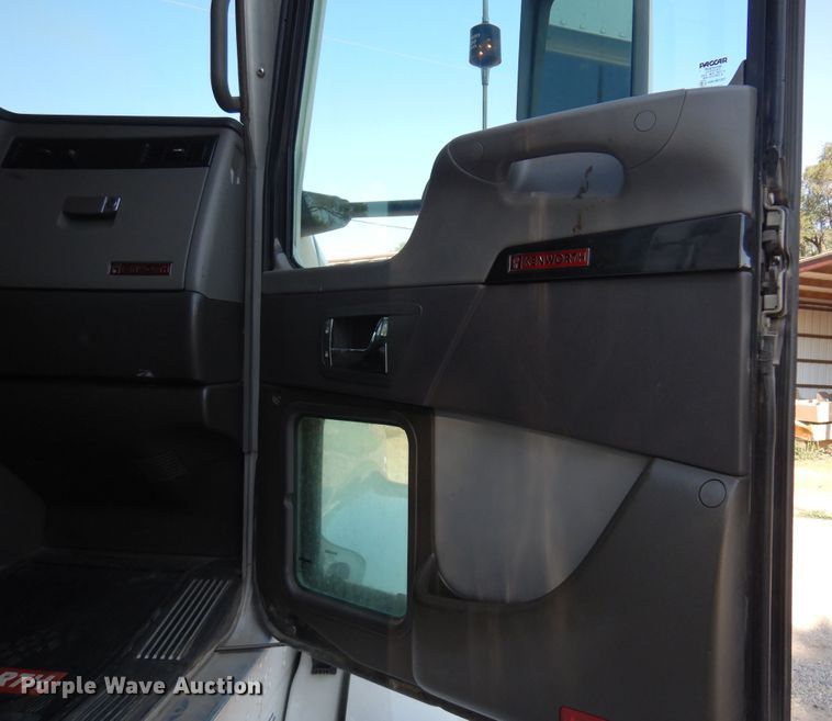 image for item DM5080 2012 Kenworth T660  semi truck